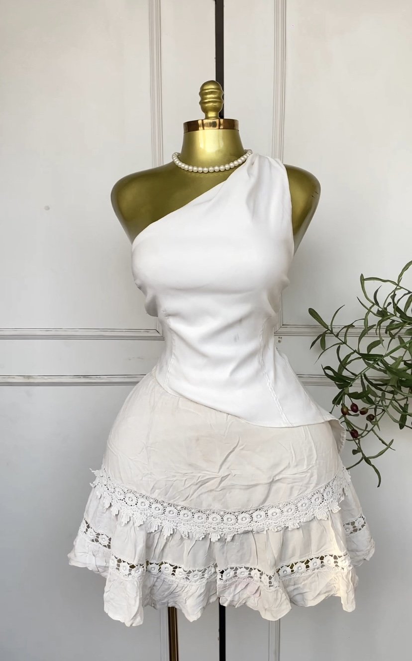 Off-white mini skirt 224 (can be tailored to fit personal size)